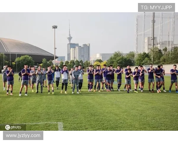 足球运动员如何通过平衡训练提高协调性